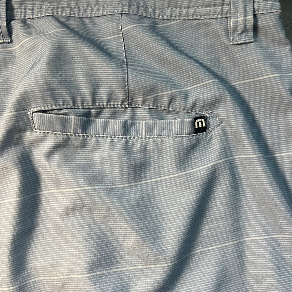 Travis Mathew men’s shorts - blue with white stripes - size 40